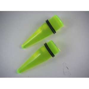  Oreille clous en UV et vert; 6mm 2 pieces Toys & Games