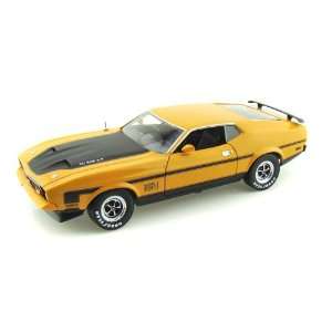  1971 Ford Mustang Mach 1 1/18 Yellow / Gold: Toys & Games