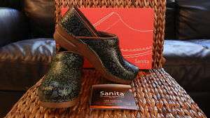Sanita:Original Professional AGDA Closed Green Printed Leather Clog 
