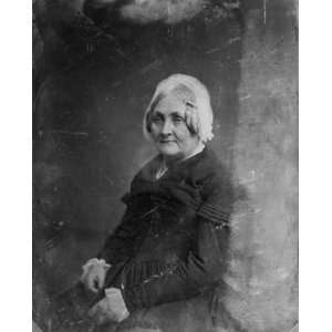 1800s photo Unidentified woman, half length portrait, three quarters 