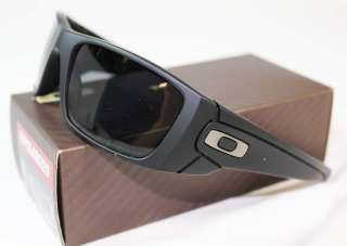 OAKLEY POLARIZED FUEL CELL MATTE BLACK WITH GREY 009096 05  