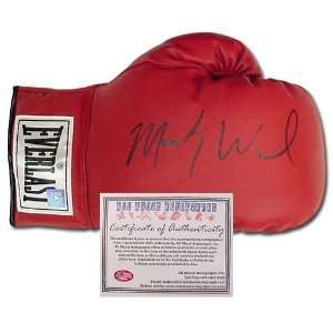  Micky Ward Hand Signed Everlast Boxing Glove: Sports 