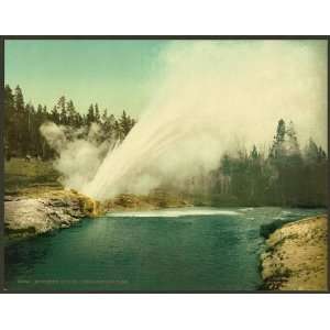  Riverside Geyser,steam,water,Yellowstone Park,WY,c1905 