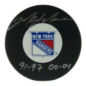  Autographed Mark Messier Puck   with 91 97 00 04 