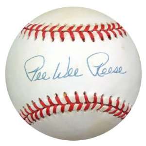  Pee Wee Reese Signed Baseball   NL PSA DNA #K31875 Sports 