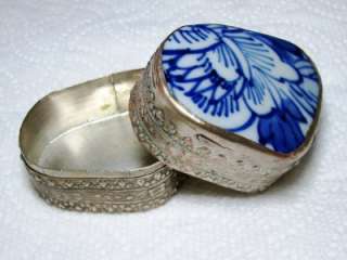 Chinese Porcelain Shard Trinket Box Blue & White  