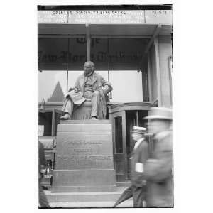  Horace Greeley statue,Tribune Office