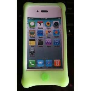  iPhone 4 Silicone Case (green) + 1 Screen Protector 