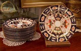   DERBY SET OF TWELVE 7 INCH PLATES IN THE TRADITIONAL IMARI PATTERN