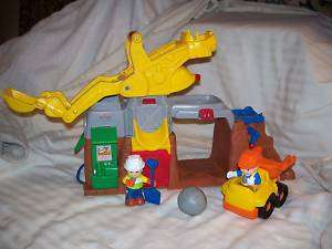FISHER PRICE LITTLE PEOPLE FUN SOUNDS CONSTRUCTION SITE  