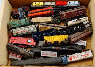 26 Assorted Vintage HO Train Cars & Other Items Atlas Lima Trix Alm 