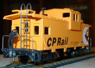 Athearn CP Rail pac man yellow Wide Vision caboose MWKD  