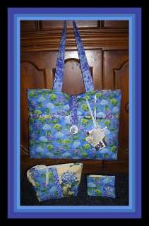 PACKED HYDRANGEA FLORAL periwinkle PURSE SET + Matching cosmetic case 