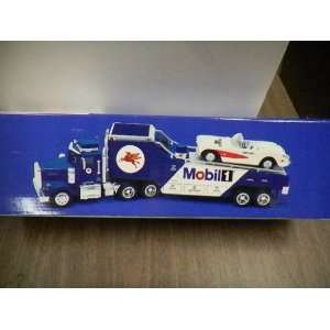   Car Carrier Truck with Operating and Removable Diecast Car 1/32 Scale